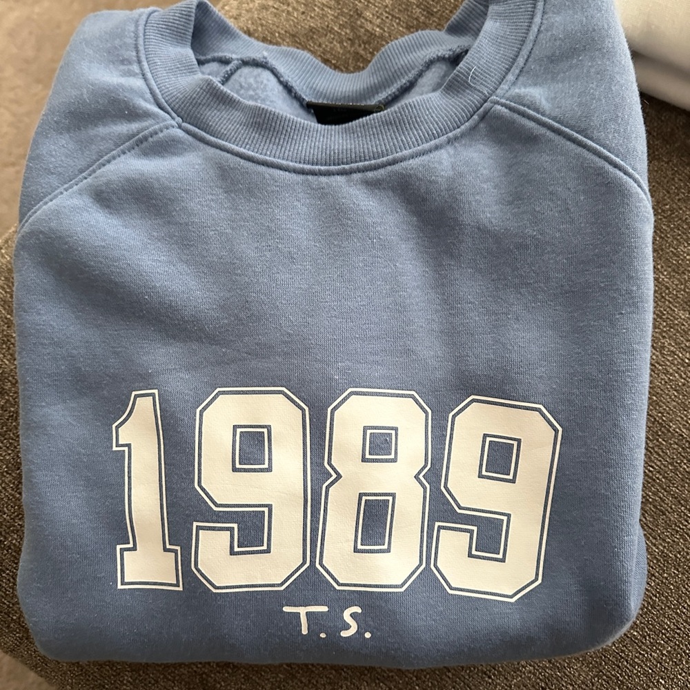 Taylor Swift  1989 T.S. crew neck sweatshirt